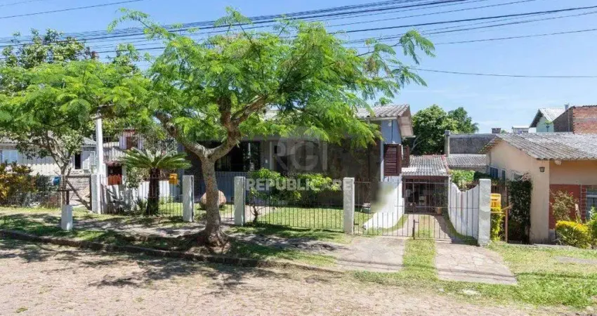 Casa para Venda - 110m², 2 dormitórios, sendo 1 suíte, 3 vagas - Espirito Santo