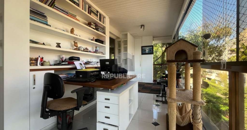 Cobertura no Moinhos de Vento  290m², 3 dormitórios, 3 vagas e piscina