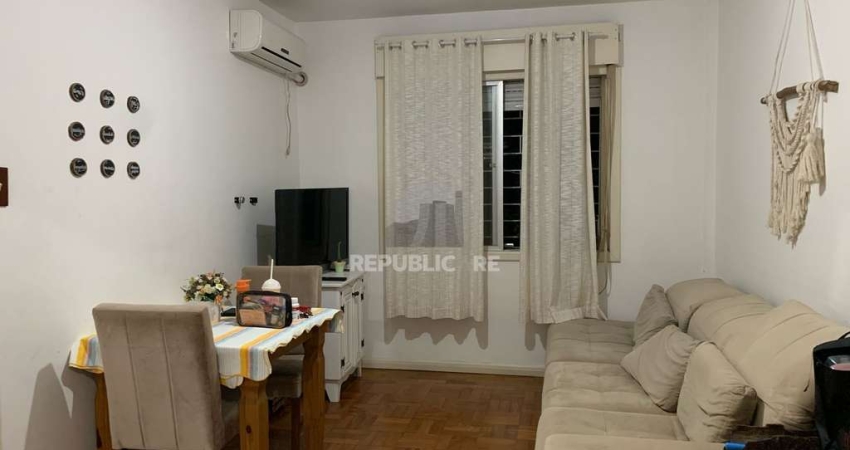 Apartamento de 2 dormitórios, living, cozinha, área de serviço e banheiro social