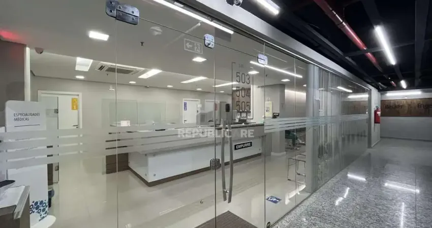 Escritório à venda no centro histórico com 129 m² de área útil disponível.