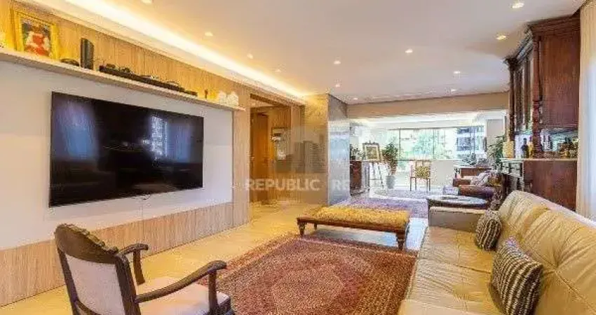 Apartamento com 4 quartos, 1 suíte e 2 vagas — 200 m² — Bela Vista