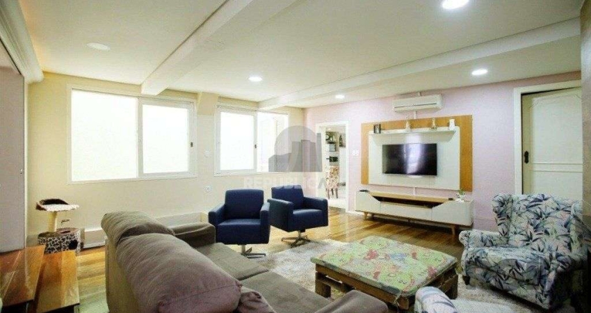 Excelente casa de 235m² com 4 dormitórios e 3 vagas no bairro Azenha.