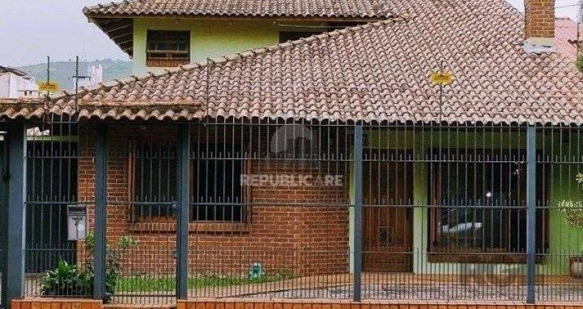 Casa de 3 dormitórios e 2 suítes no Bairro Partenon
