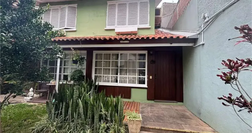 Casa estilo sobrado 2 dormitórios