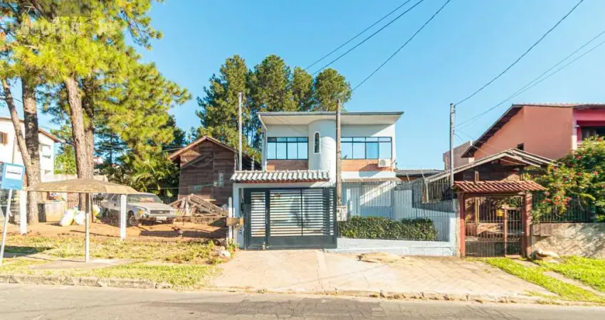 Casa residencial à venda no bairro Lomba do Pinheiro com 158 m² e 2 dormitórios.