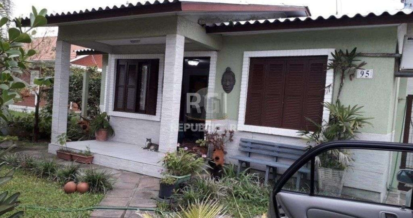 Casa para Venda - 124.3m², 3 dormitórios, 2 vagas - Centro