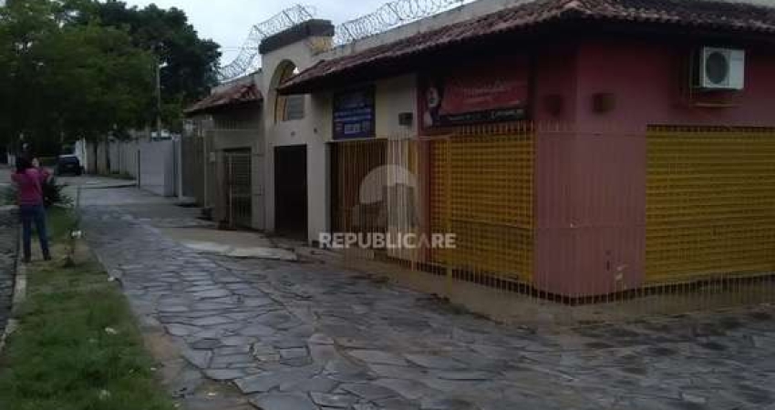 Loja térrea, frente para a rua Bairro Cristal