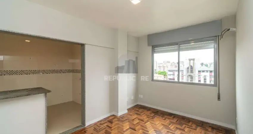 Apartamento 2 dormitorios, no Menino Deus reformado