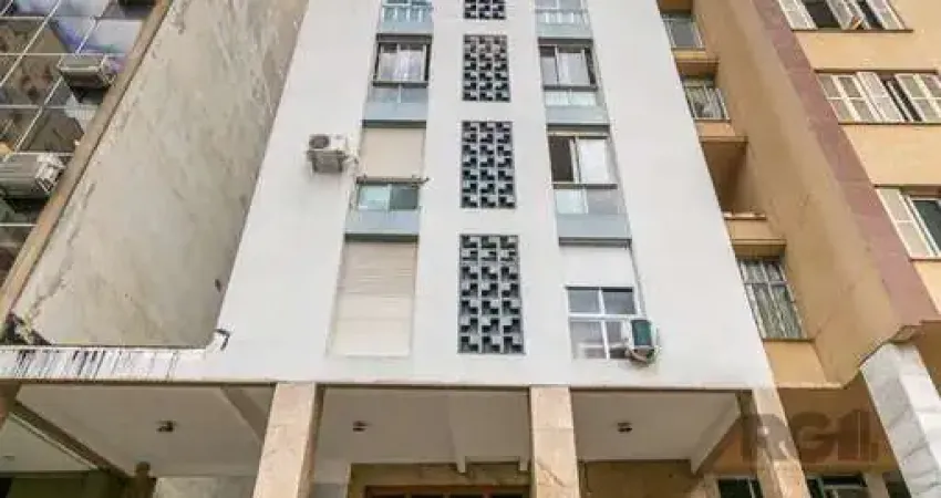 Apartamento à venda no centro histórico com 26 m² e 1 dormitório/quarto disponível.