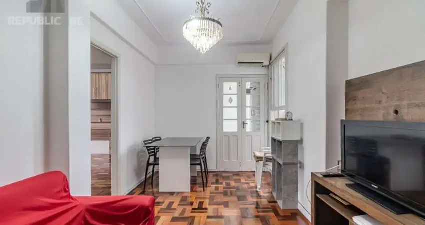 Apartamento à venda no centro histórico com 64 m² e 2 dormitórios/quartos disponíveis.