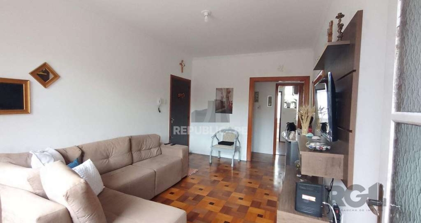 Apartamento 2 dormitórios com vaga e sacada no Menino Deus