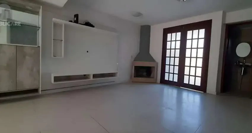 Casa residencial à venda no bairro Hípica com 105 m² e 3 dormitórios/quartos.