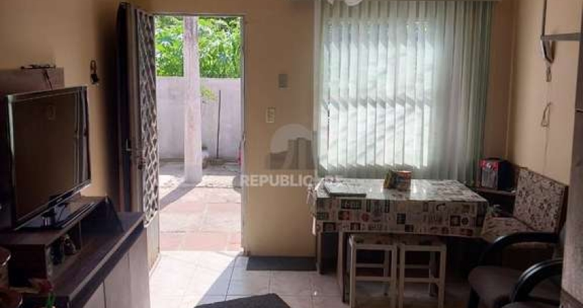 Casa em Condomínio de 2 dormitórios e vaga na Glória