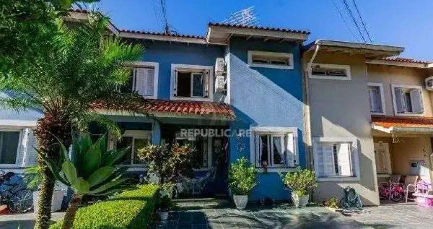 Casa sobrado em condomínio fechado na Vila Nova de 3 dormitórios e 2 vagas
