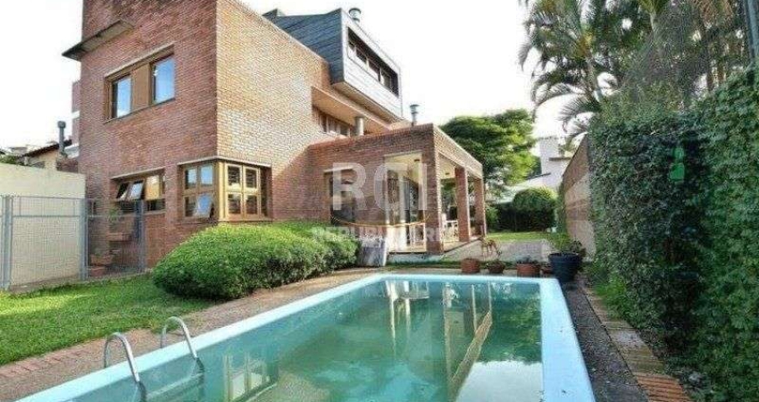 Casa para Venda - 276m², 3 dormitórios, sendo 1 suites, 5 vagas - Medianeira