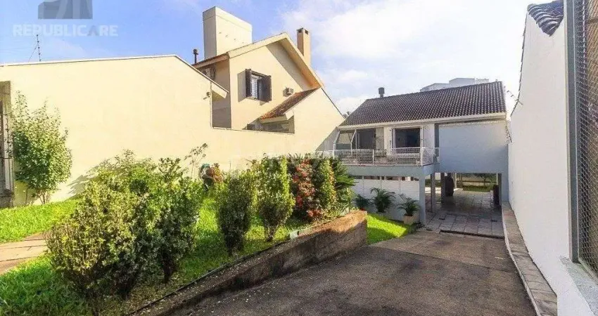 Casa residencial à venda no bairro azenha com 3 dormitórios e 227 m² de área útil.