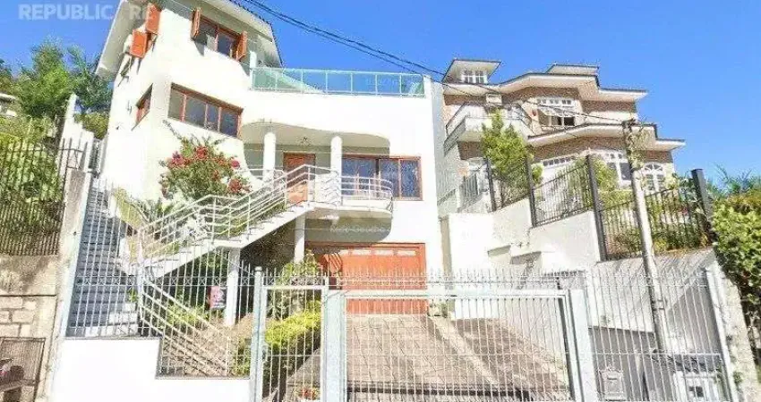 Casa residencial à venda no bairro teresópolis com 279 m² e 3 dormitórios/quartos.