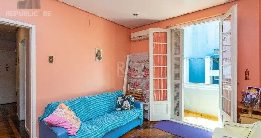 Apartamento à venda no centro histórico com 49 m² e 2 dormitórios/quartos disponíveis.