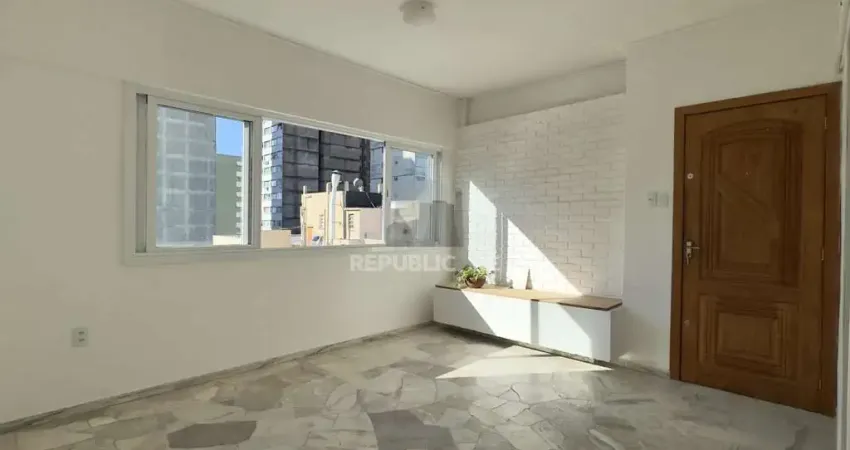 APARTAMENTO 2 DORMITÓRIOS REFORMADO COM LINDA VISTA NO CENTRO HISTÓRICO