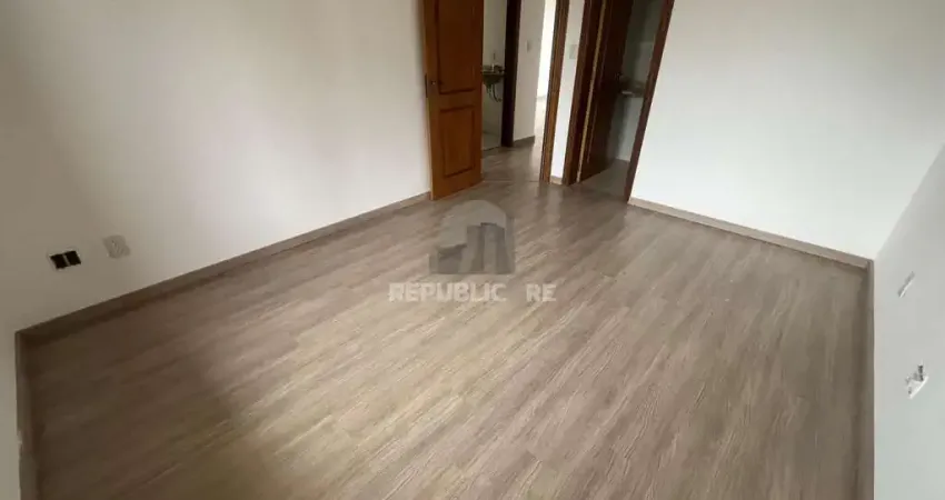 Apartamento de dois quartos, suíte e uma vaga de garagem no bairro Menino Deus