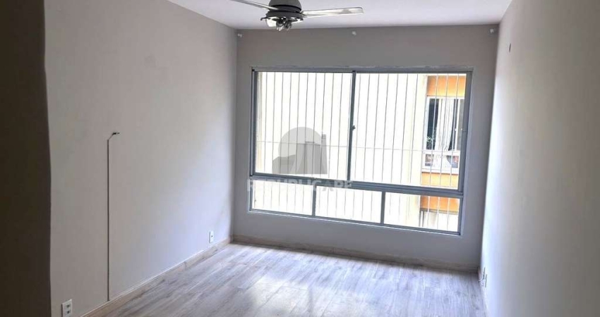 Apartamento no Cristal de 2 dormitórios, dependência e vaga