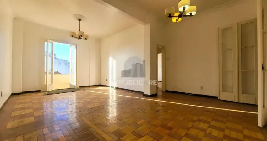 Excelente apartamento 2 dormitórios com  vista espetacular e sacada  na Rua :Dr.