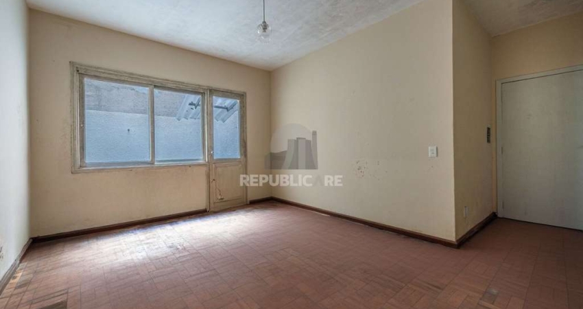 Apartamento JK com 1 dormitório e 54m² à venda em Menino Deus, Porto Alegre.