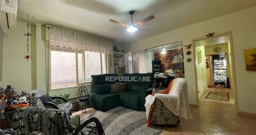 Apartamento 3 dormitórios com suíte e sacada no Bairro Floresta em Porto Alegre