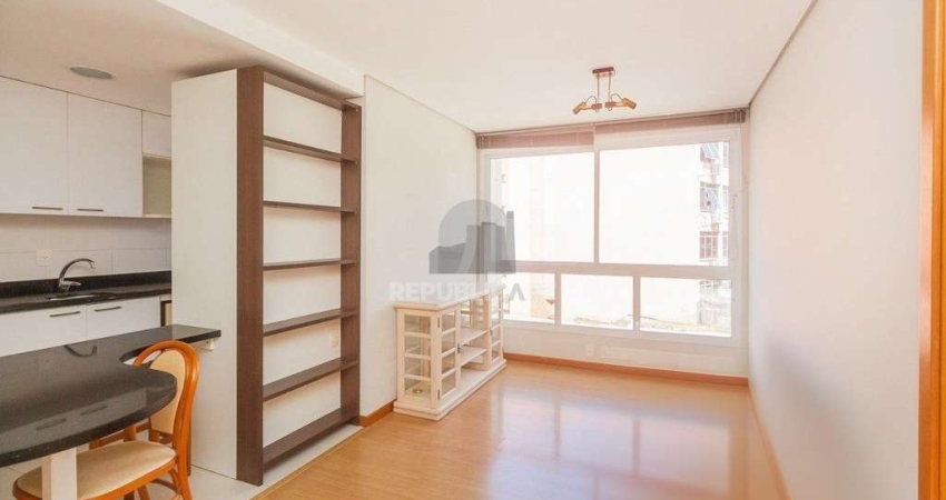 Apartamento com 1 dormitório e 1 vaga de garagem no Bairro petrópolis