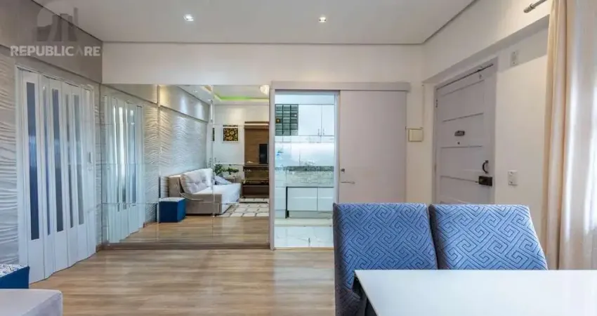 Apartamento à venda no centro histórico com 54 m² e 2 dormitórios/quartos disponíveis.