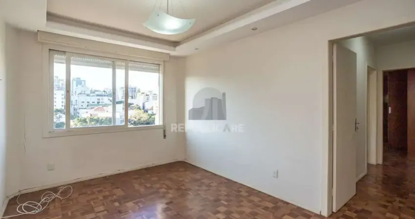 Apartamento no Petrópolis de 2 dormitórios dependência e vaga desocupado
