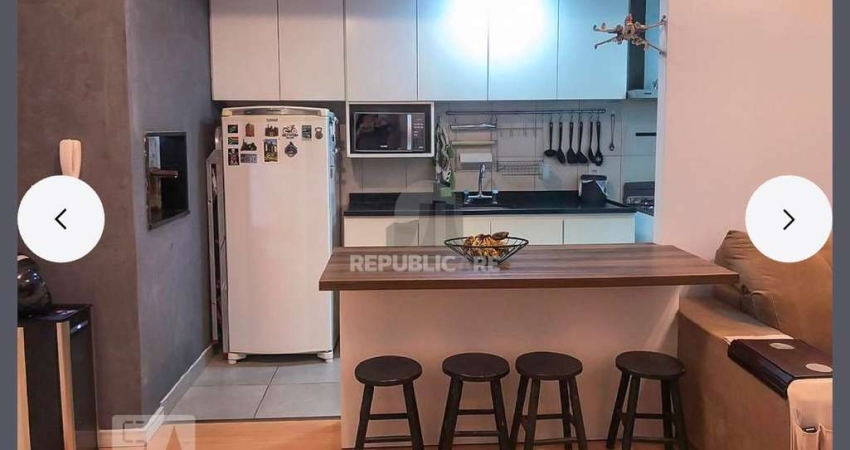 Apartamento 2 dormitórios com 1 suíte semi mobiliado com vaga no bairro Cristal