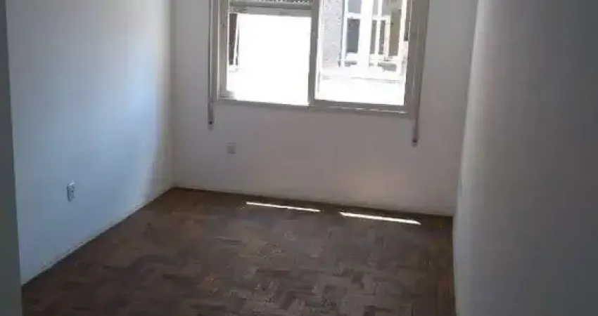 Apartamento à venda no centro histórico com 39m² e 1 dormitório/quarto disponível.