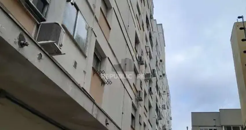 Ótimo apartamento,2 quartos, totalmente reformado, 2boxes escriturados