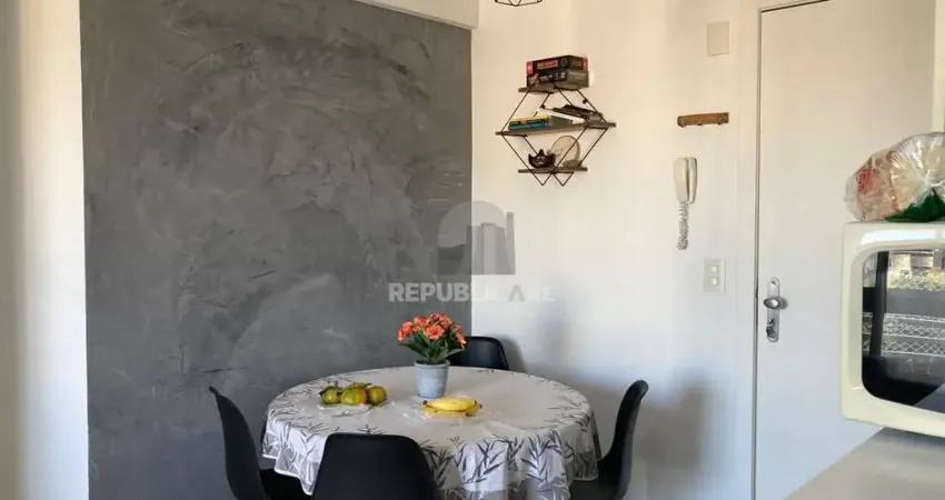 ÓTIMO IMÓVEL, 50 MTS quadrados, 2 DORMITÓRIOS COM VAGA E ELEVADOR