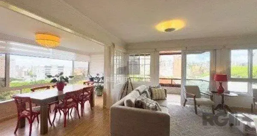 Apartamento de 3 Dormitórios com Suíte e 2 Vagas no Bairro Petrópolis - 160m²