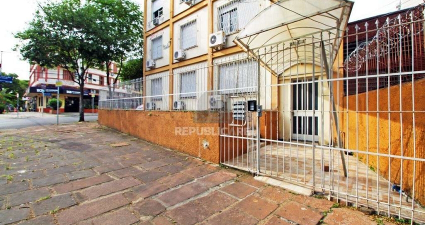 Apartamento de 2 (dois) dormitórios, com excelente localização, no Bairro Petróp