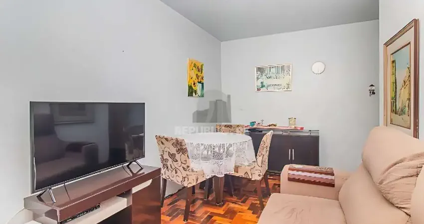 Vende-se apartamento com 3 quartos com closet - Petrópolis