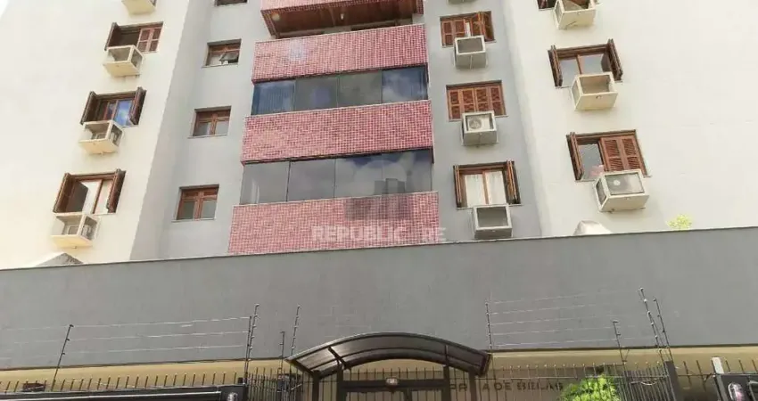 Apartamento de um quarto e uma vaga de garagem no bairro Menino Deus em POA