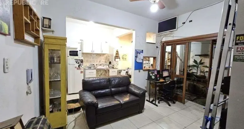 Apartamento à venda no centro histórico com 41m² e 2 dormitórios/quartos disponíveis.