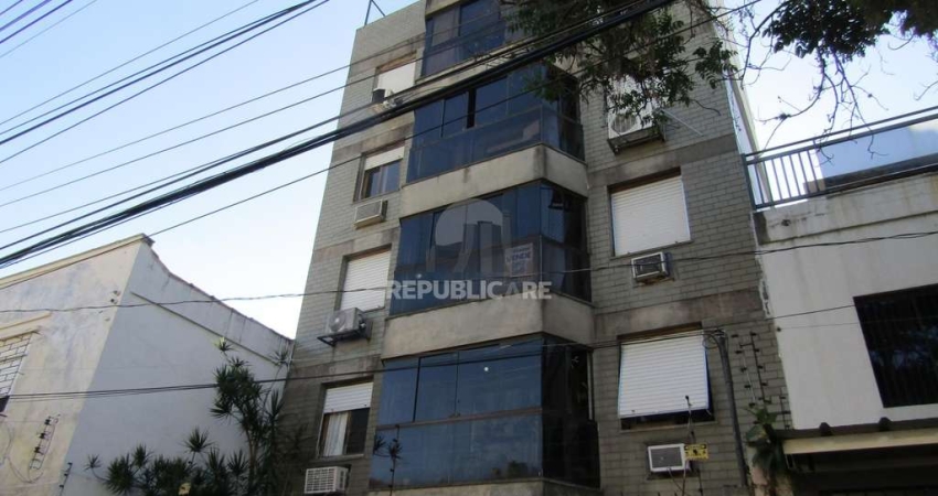 Apartamento de 2 quartos, 2 banheiros 1 vaga de garagem no bairro Azenha em POA