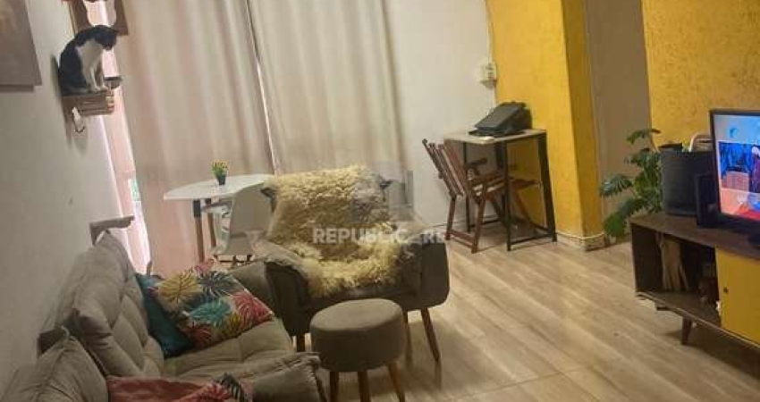 Apartamento com 02 quartos no Bairro Jardim do Salso