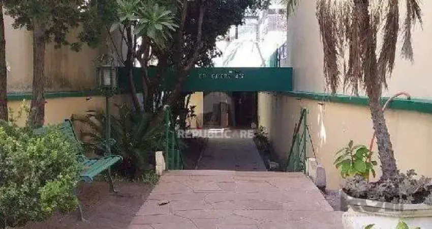 Apartamento à venda no centro histórico com 52m² e 2 dormitórios/quartos disponíveis.