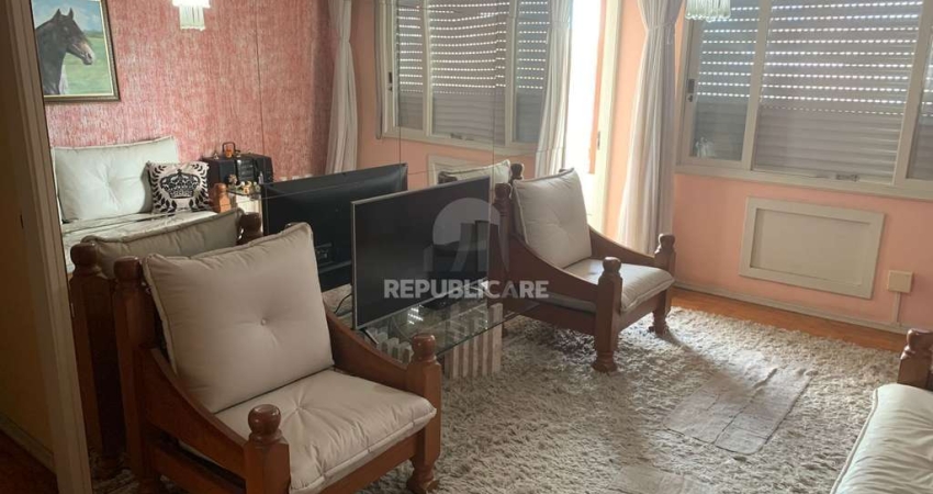 Apartamento 3 dormitórios com 2 banheiros e garagem no Menino Deus
