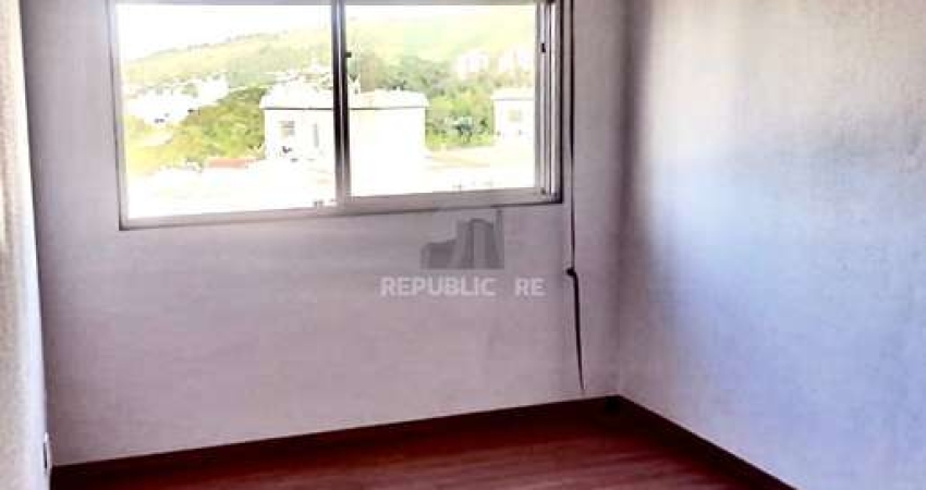 Oportunidade em Porto Alegre: Apartamento com 2 Dormitórios, 1 Vaga no J Sabará