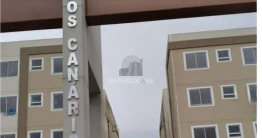 Apartamento em condomínio fechado, 2 dormitórios vaga de garagem no bairro Resti