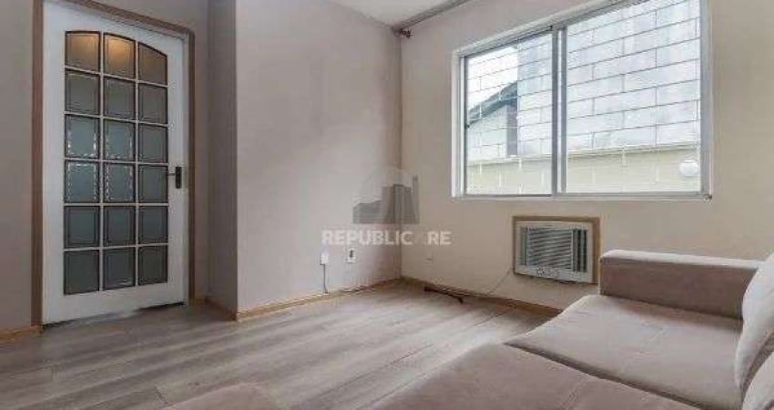 Apartamento com 3 quartos à venda na Rua Oscar Schneider, 504, Medianeira, Porto Alegre