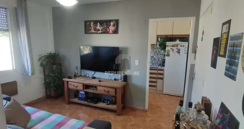 Apartamento 02 dormitórios com garagem / estacionamento