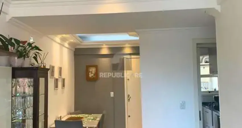 Apartamento no bairro Vila Ipiranga de 2 dormitórios e vaga