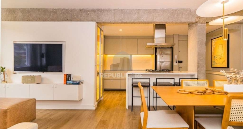 Apartamento com 2 quartos (1 suíte) e 2 vagas de garagem no Bairro Mont Serrat.